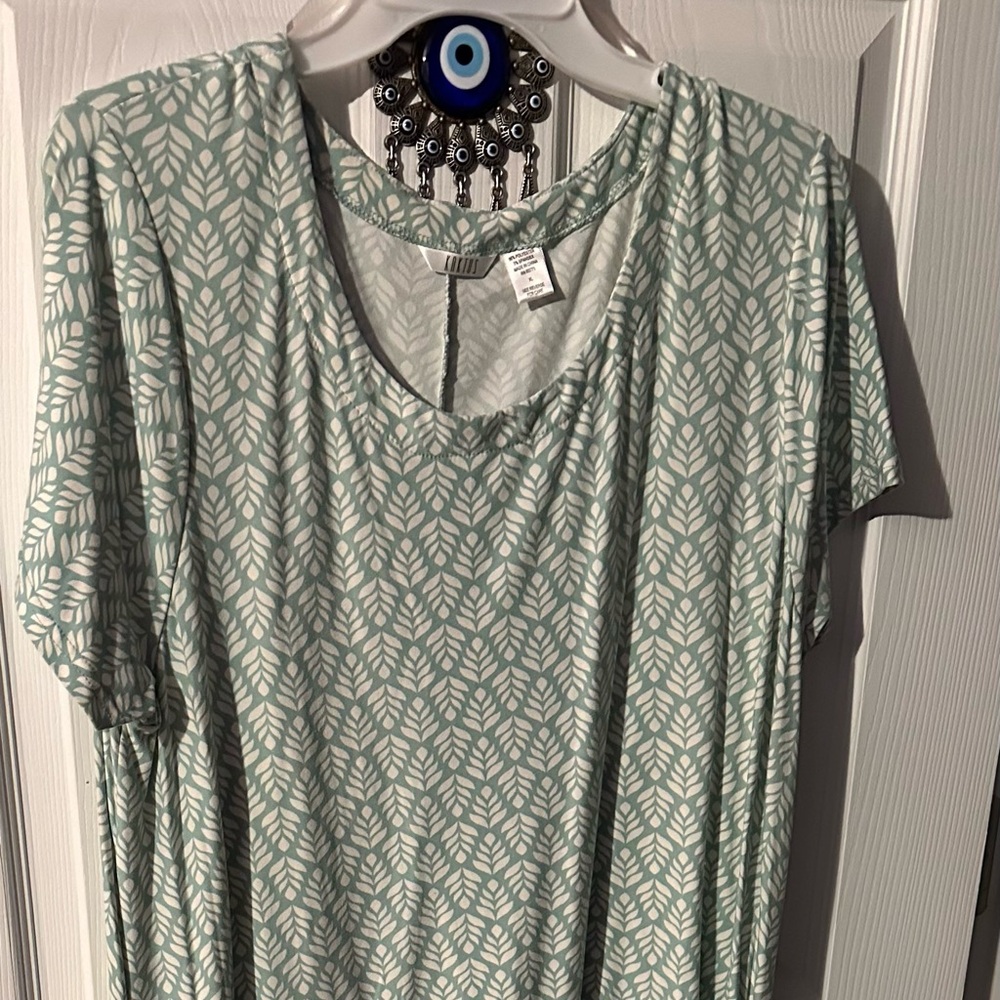 Long super comfy/stretch sage and off white dress with pockets